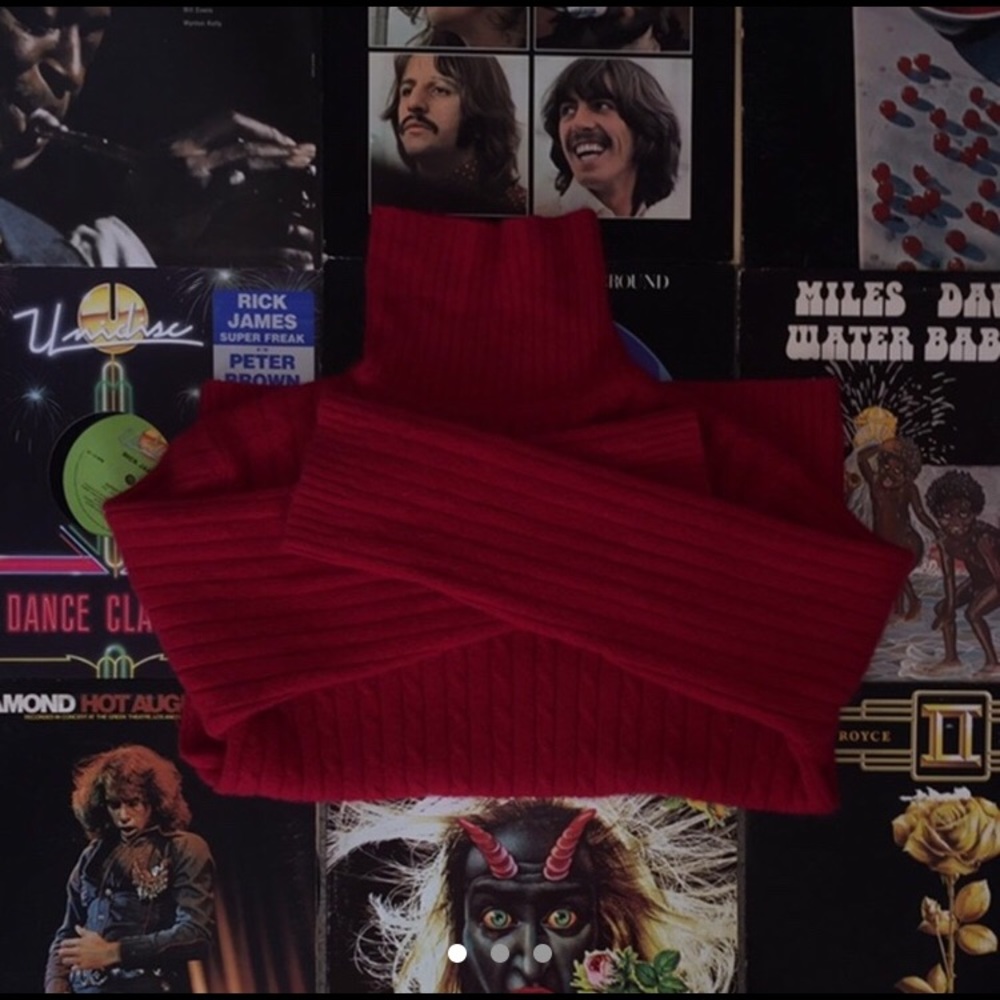 CABLE KNIT SWEATER